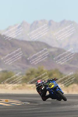 media/Oct-30-2025-Racers Edge (Thu) [[dabbdaf680]]/3-B Group/Session 2 (Turn 14)/